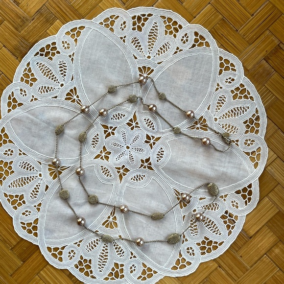 Vintage necklace soft gold tone w/faux blush pearls - Picture 5 of 6